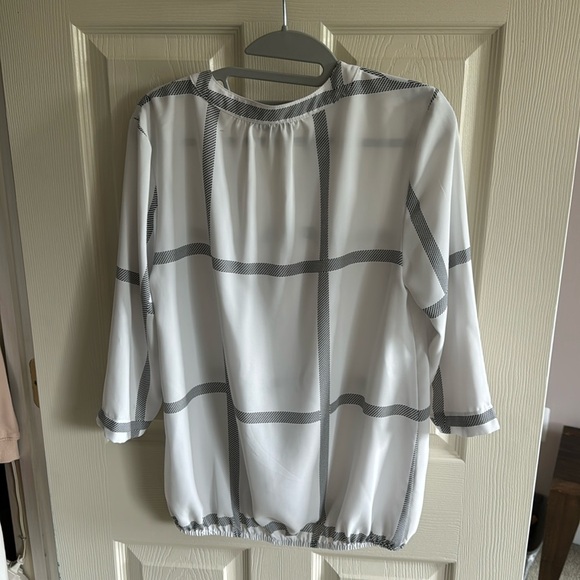 Hem blouse - Picture 3 of 3
